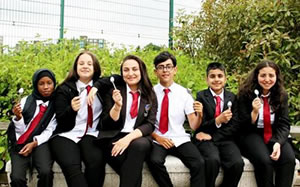 В Британии школьникам предложили летом ходить с ложками в штанах<br />
              