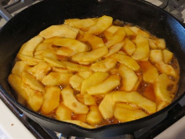 Пирог с яблоками в духовке
