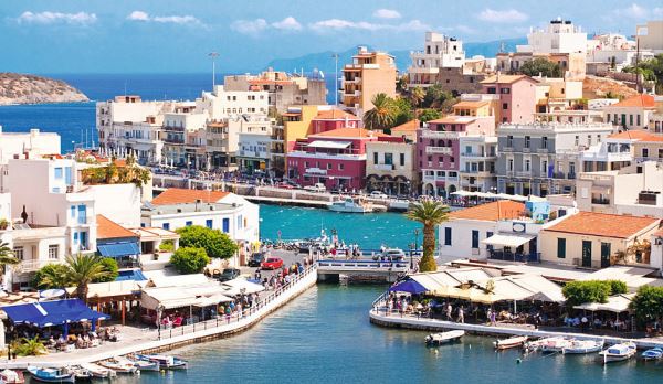 Туристических рейсов на Крит станет меньше